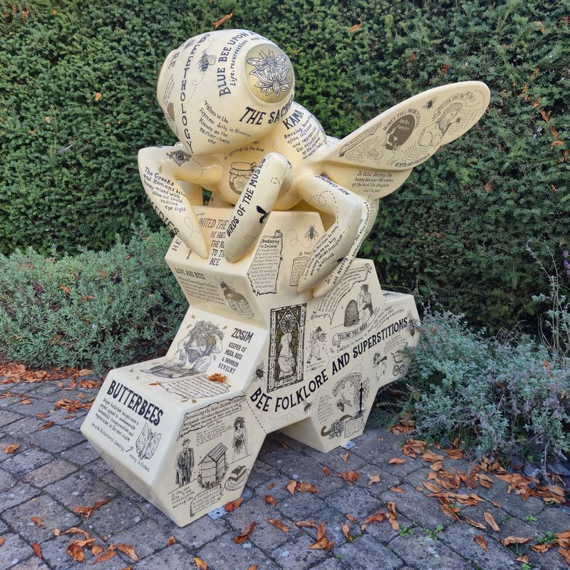 Help buy a Giant Honey Bee for Oaklands Park!