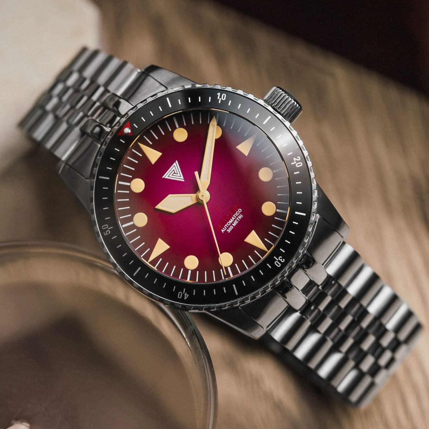 Vertigo Medusa Red