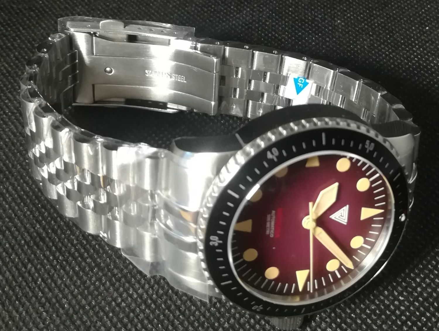Vertigo Medusa Red