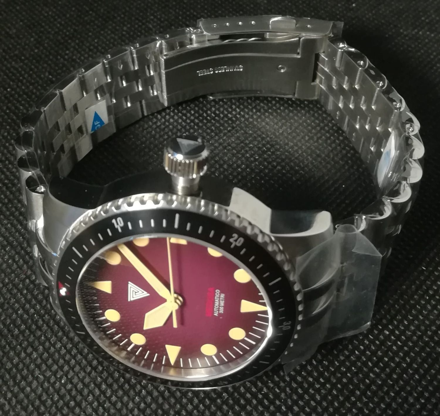 Vertigo Medusa Red