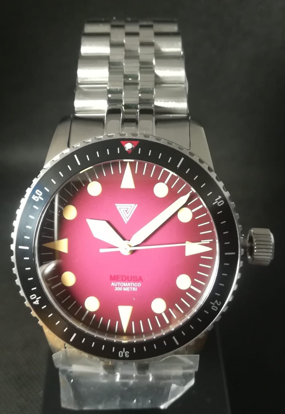 Vertigo Medusa Red