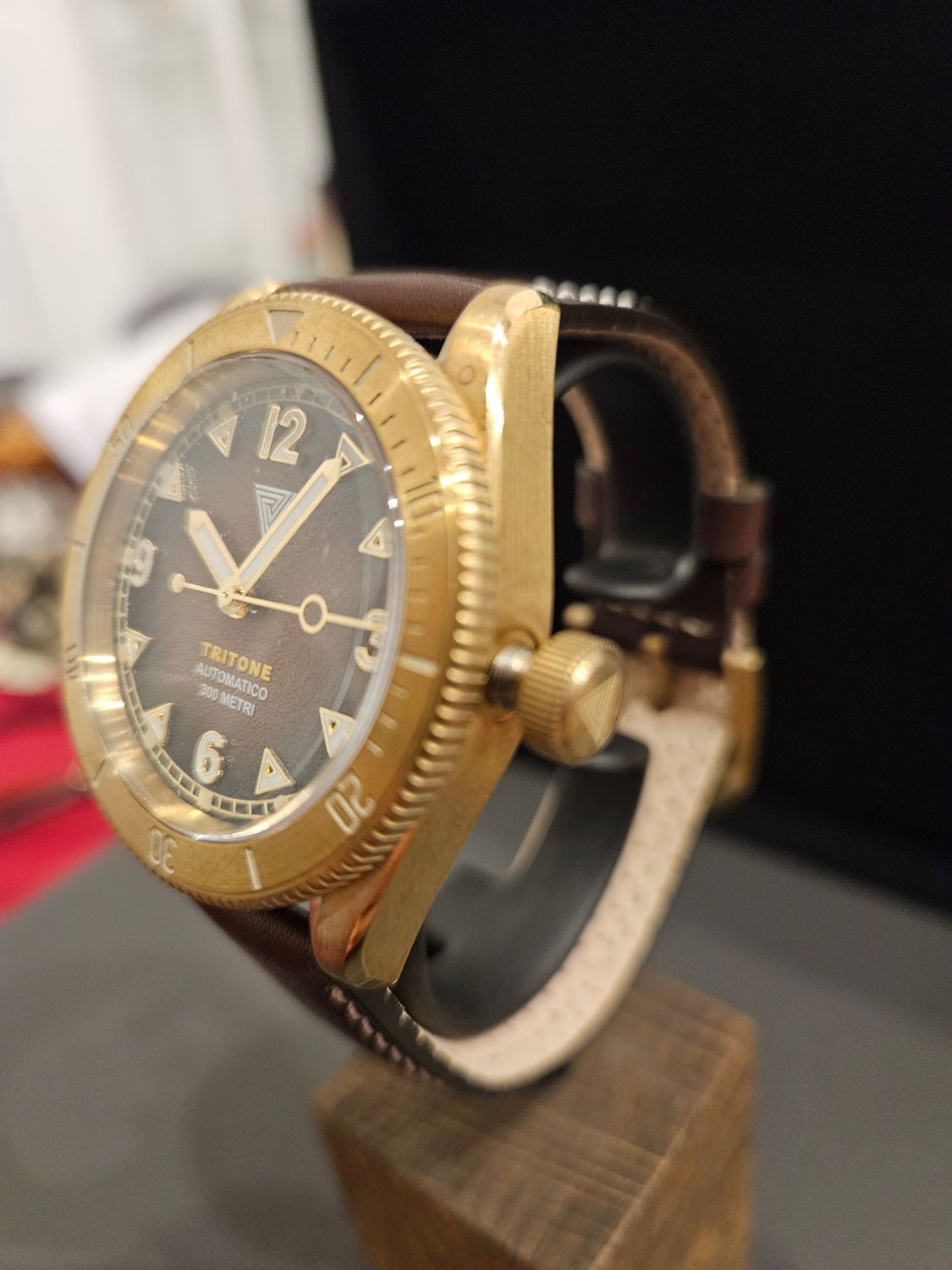 VERTIGO TRITONE BRONZO ROCCIA ROSSA