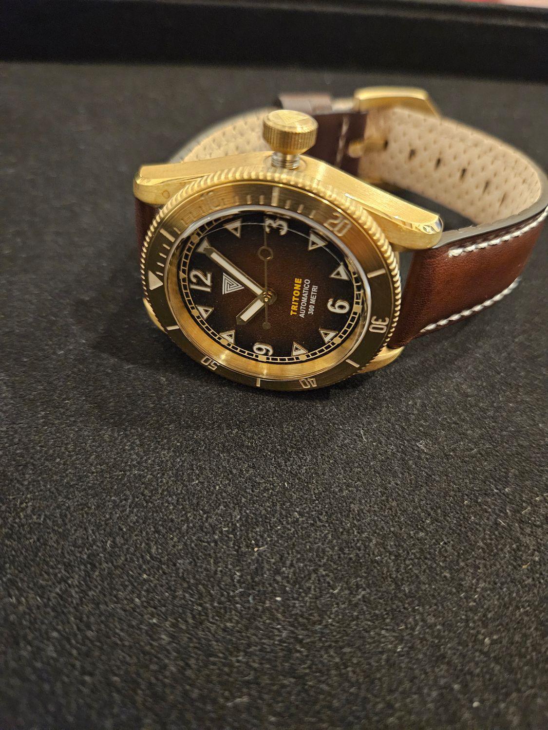 VERTIGO TRITONE BRONZO ROCCIA ROSSA