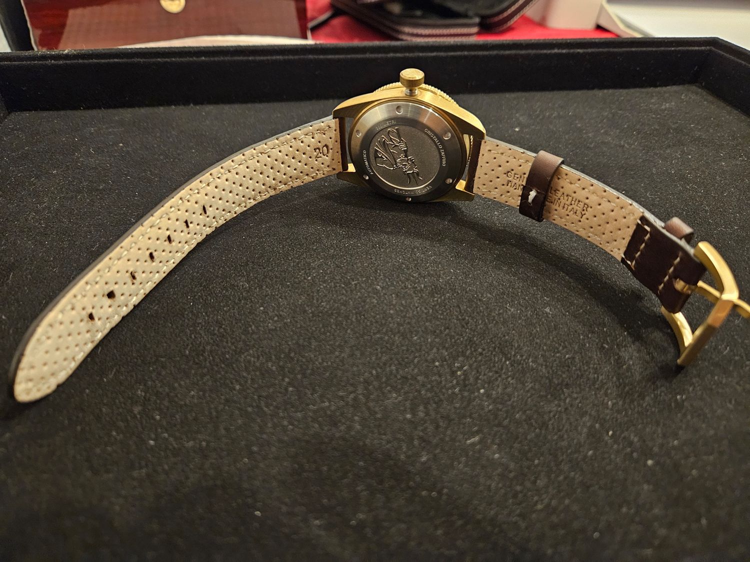 VERTIGO TRITONE BRONZO ROCCIA ROSSA