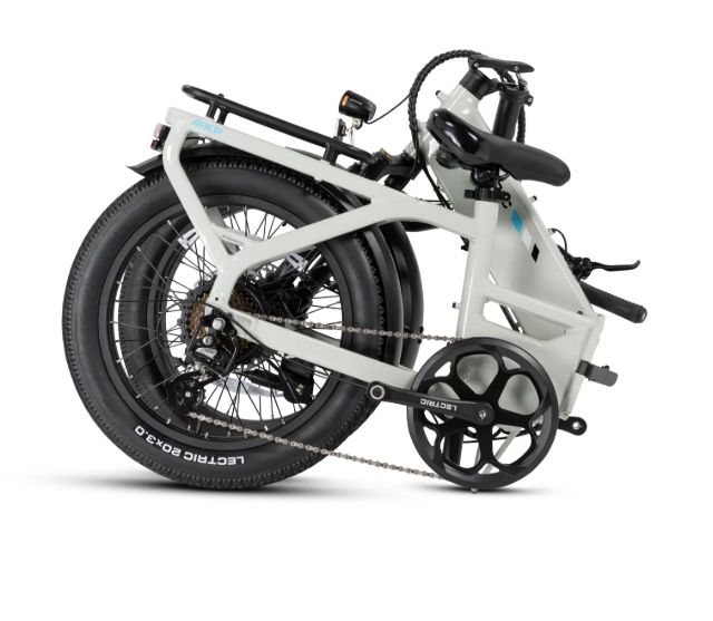 XP4 750 Step-Thru Stratus White