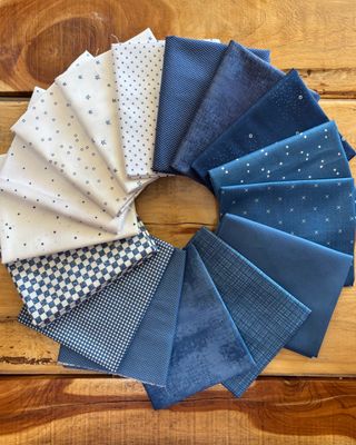 Shop Curated Fat Quarter Bundle - Winter Ice