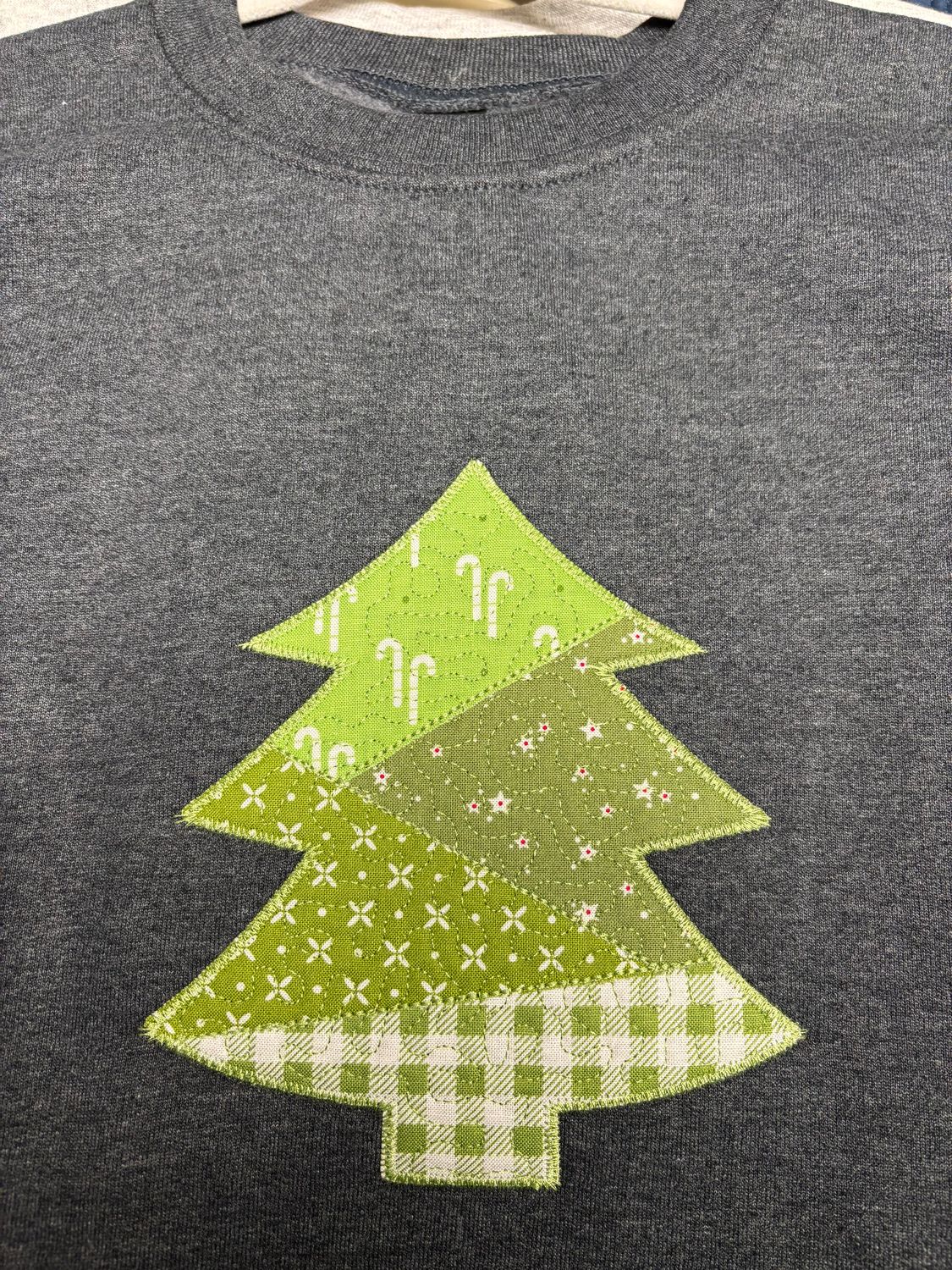 Christmas Tree Sweatshirt - size Youth XL