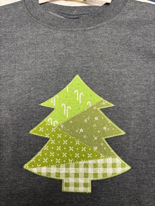 Christmas Tree Sweatshirt - size Youth XL