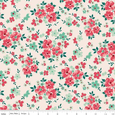 Berry &amp; Sage Floral Latte - Fat Quarter
