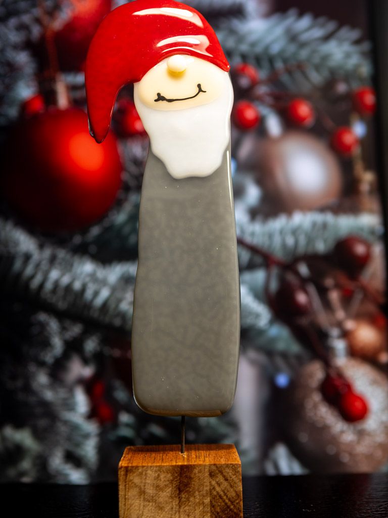 høj grå nissefar