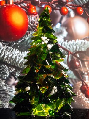 Grønt juletræ med sne, til lys