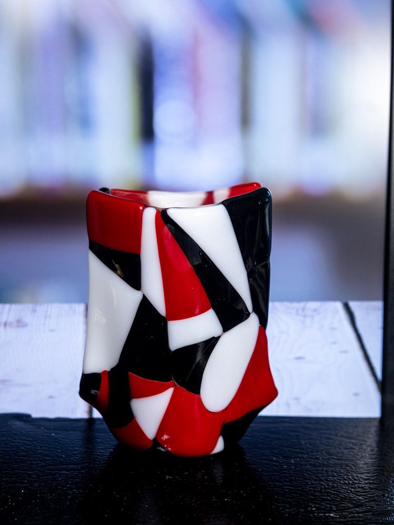 Glas Vase, lysestage, rød hvidt sort mønster