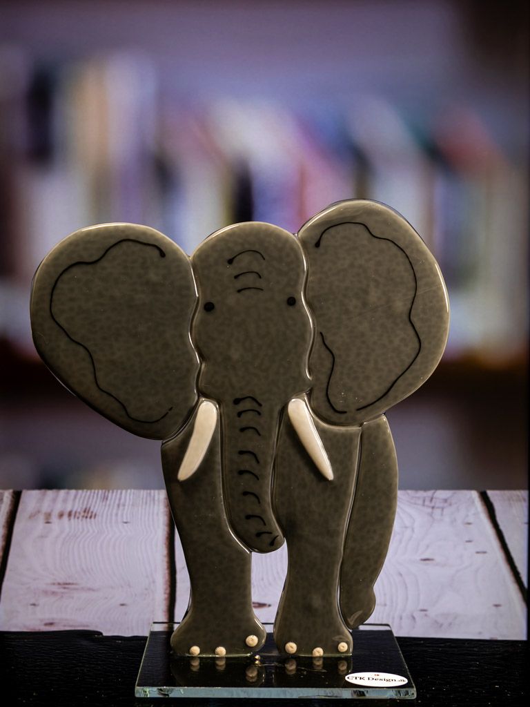 Glasfigur Elefant, grå, på glasfod 03