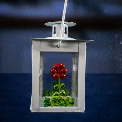 Lanterne i glas, hvid med blomstermotiv på 2 sider