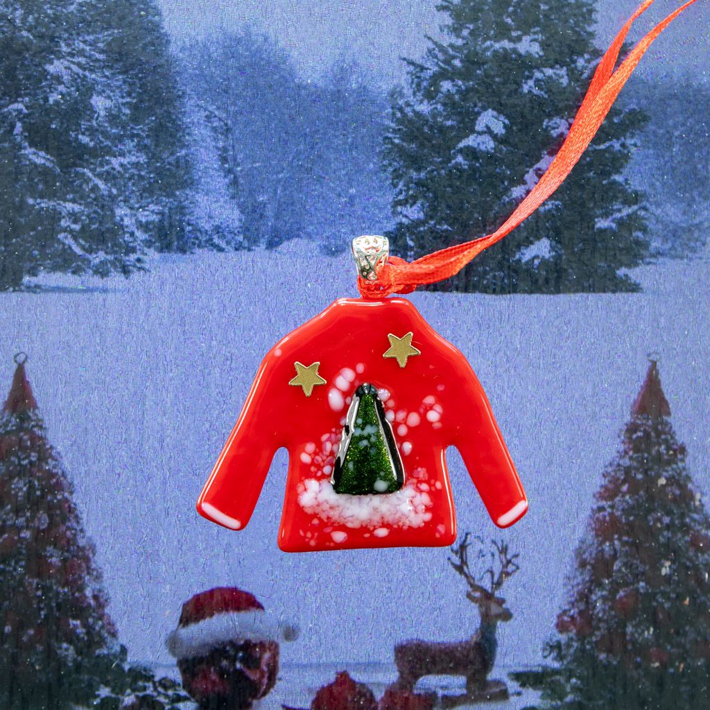 Julesweater, rød med træ og guld stjerner, til ophæng