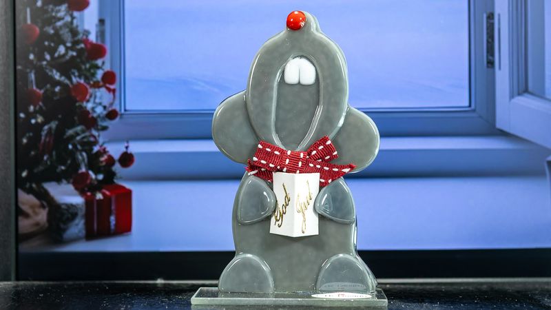 Glasfigur, Synge mus, grå med rød/hvid butterfly, på glasfod