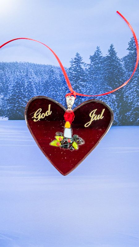 Glasfigur, juletræspynt, rødt hjerte i transparent glas, med dekoration, til ophæng