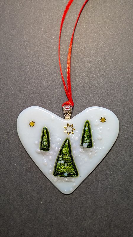 Glasfigur, juletræspynt, Vintermagi – Hjerte med tre juletræer