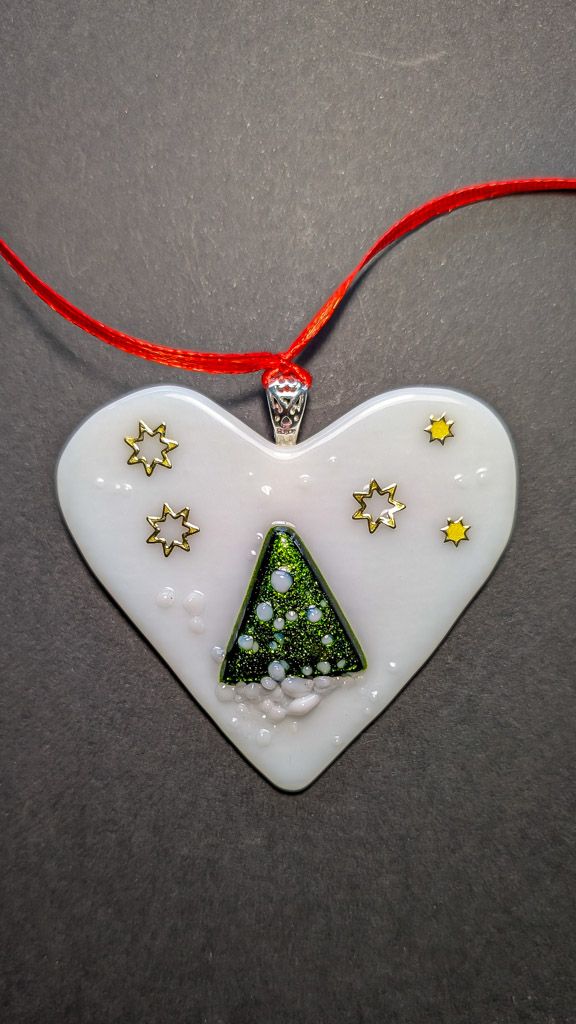 Glasfigur, juletræspynt, Stjernenat – Hjerte med juletræ Glasfigur, juletræspynt, Stjernenat – Hjerte med juletræ