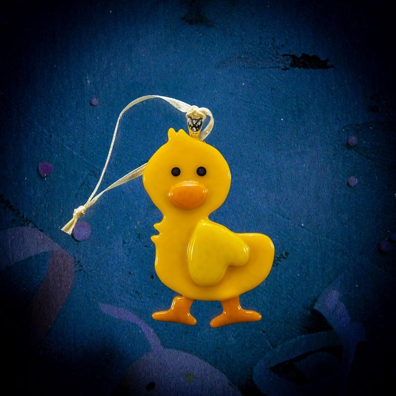 Glasfigur, påske kylling, går mod venstre, til ophæng