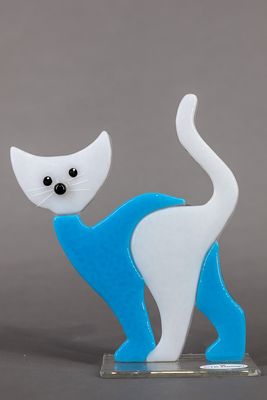 Glasfigur, kat, turkis, hvid,går mod venstre, på glasfod Glasfigur, kat, turkis, hvid,går mod venstre, på glasfod
