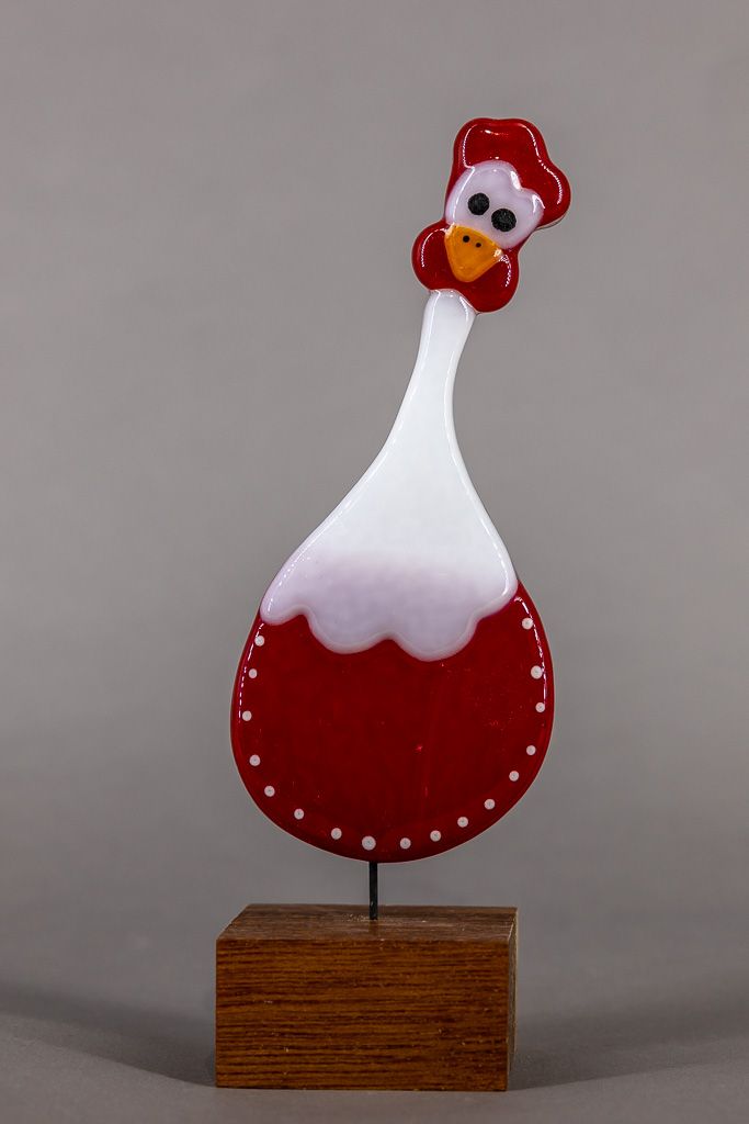 Glasfigur, Høne, tegneserie look, hvid, rød, på træfod Glasfigur, Høne, tegneserie look, hvid, rød, på træfod