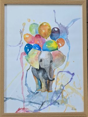Farverig akvarel af en lille grå elefant med mange kulørte balloner over ryggen og abstrakte farvestænk omkring sig.