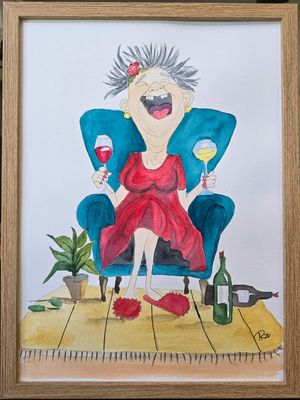 Maleri, Anne-Mette, Akvarel, Et glas i hver hånd Humoristisk akvarel af en grinende kvinde i rød kjole siddende i blå lænestol med rødvin og hvidvin i hænderne.