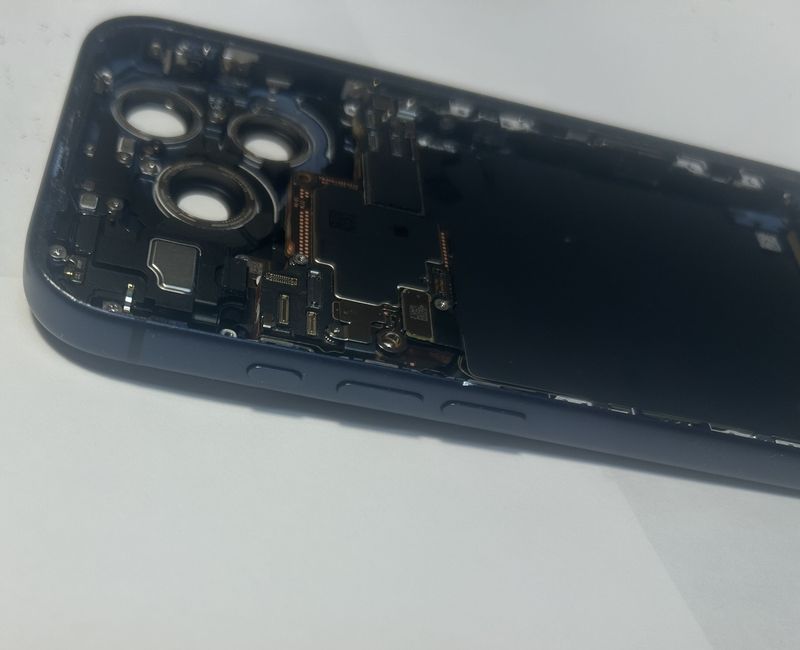 Korpus z taśmami  iPhone 17 Pro Fioletowy