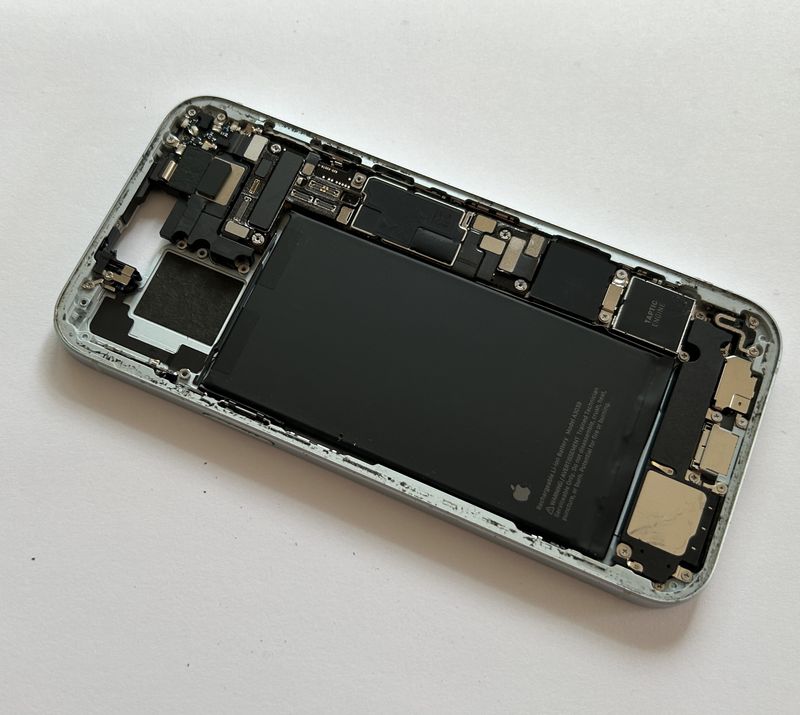 Korpus z taśmami  iPhone 15 Plus Błękit 7/10 demontaż