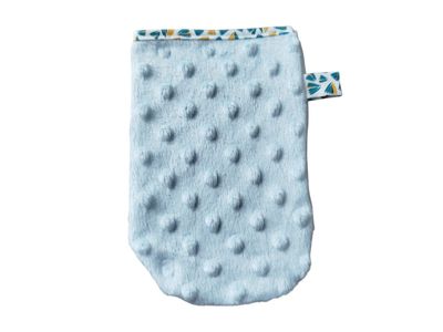 Gant démaquillant à l'eau Gant démaquillant à l'eau Minky est la meilleure alternative écologique aux cotons jetables. Démaquille en profondeur mais tout en douceur. Il est conçu pour être utilisé pendant plusieurs années, ce qui en fait un accessoire écologique et économique. Fabrication 100 % Française, Mission zéro déchet et économique car un gant vous fait économiser des centaines de cotons jetables.
Produit de la marque : Maison Alice