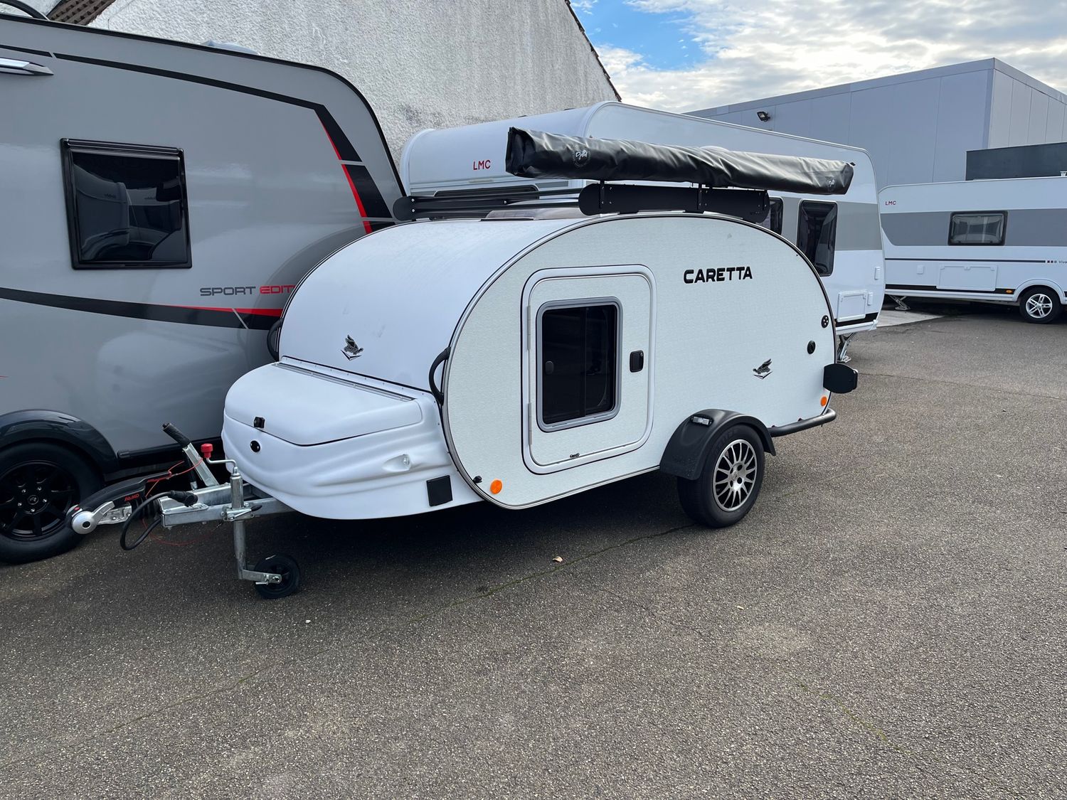 Mini caravane caretta 1500 (très bien équipé , comme neuve)