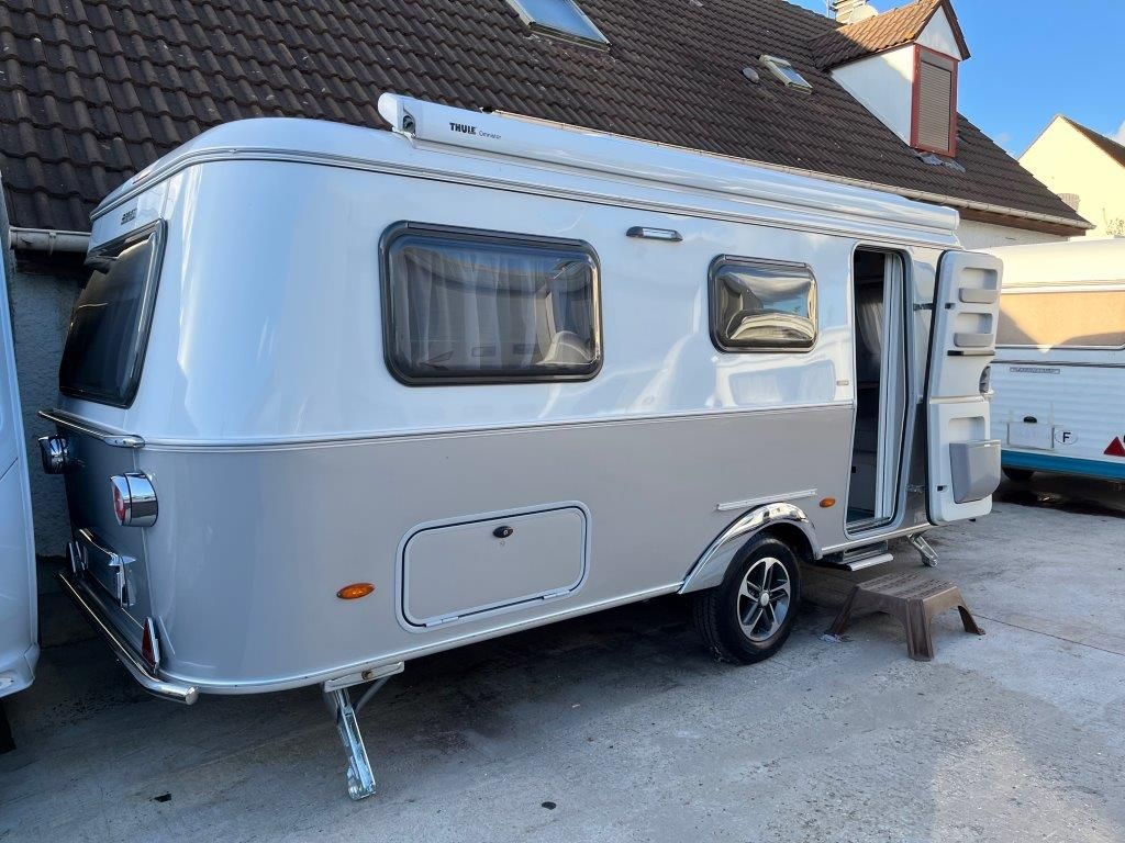 Caravane eriba touring 630 ( avec lit de pavillon)offre sp + mover offert