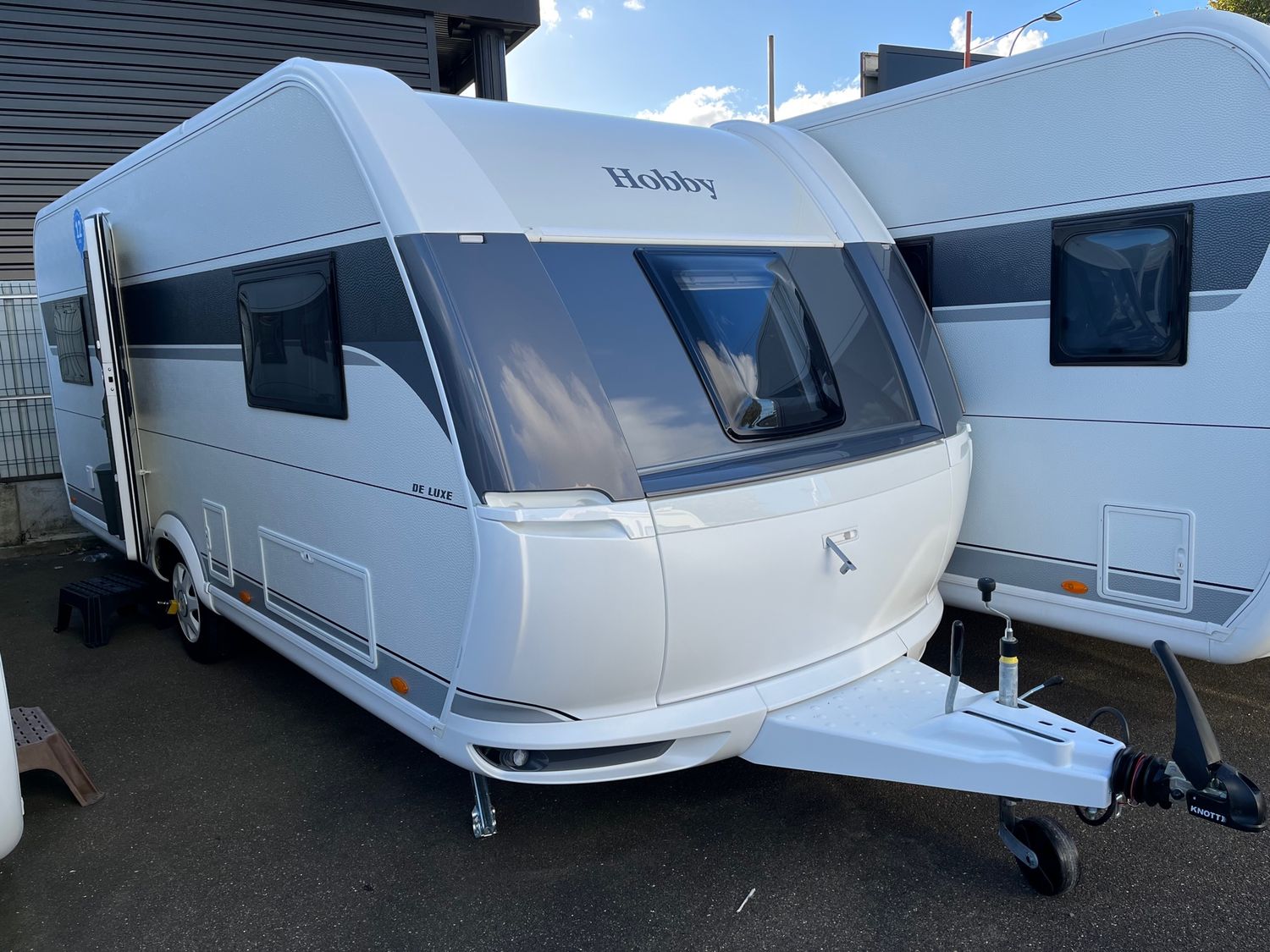 Caravane hobby 515 uhl de luxe (lits jumeaux et lit de pavillon 2025