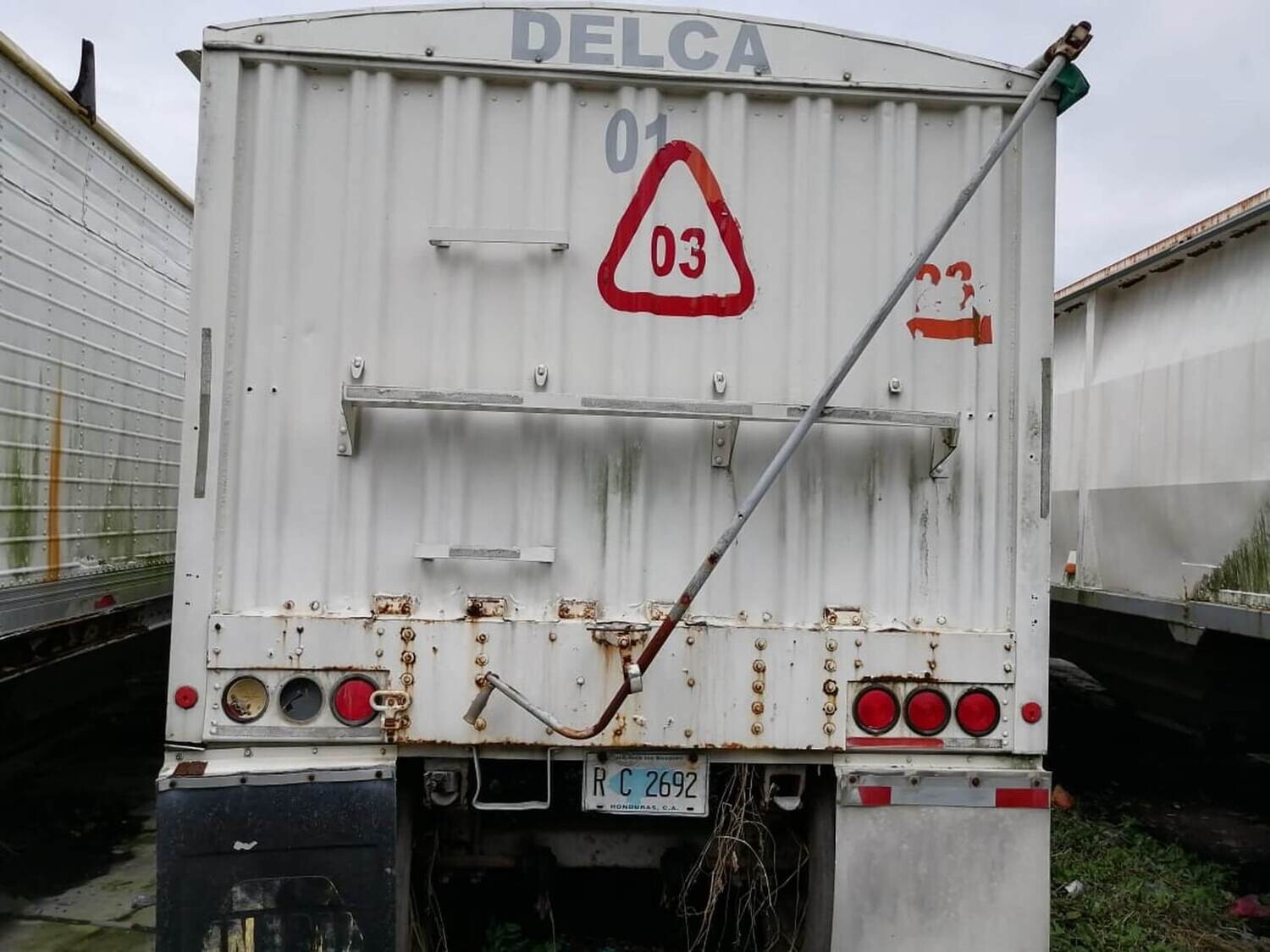 LOTE 908 TRAILETA MARCA: WILSON MODELO: DESCONOCIDO A&amp;O: 1978 VIN: 2X4920 PLACA: RC2692