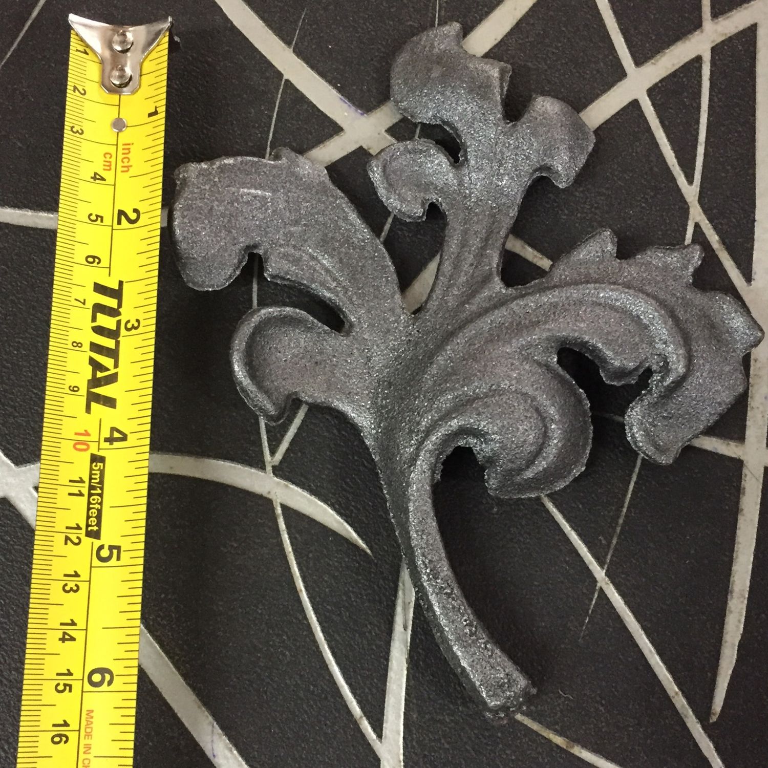 Leaf Gate Pattern left