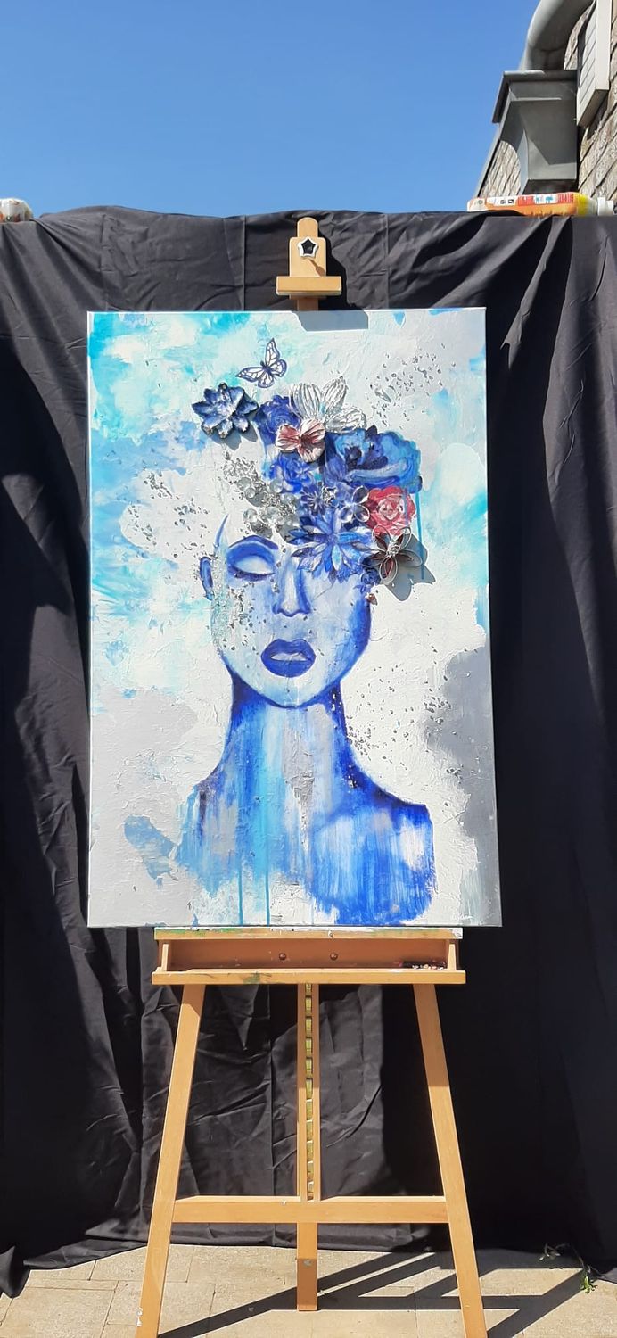 Blue lady painting