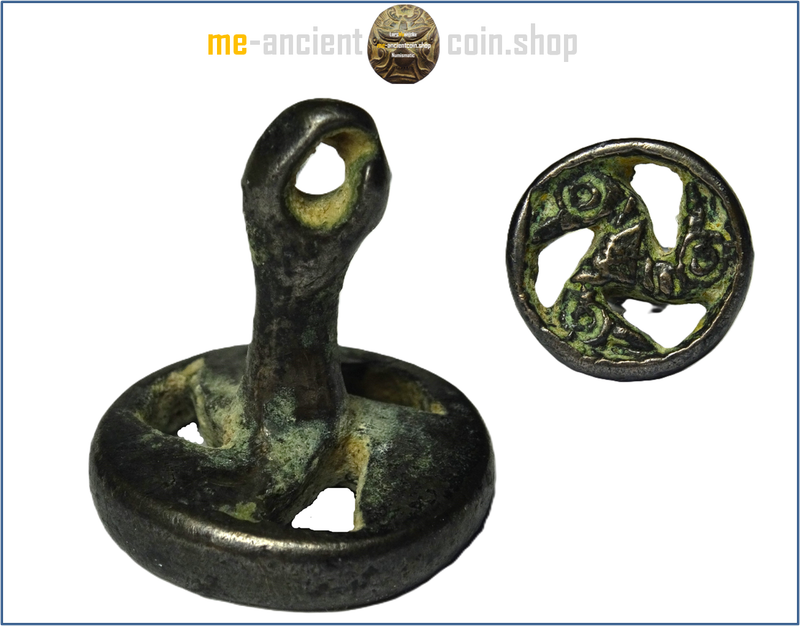 Roman Imperial, bronze stamp seal (2nd - 4th century AD) triskles of goose heads