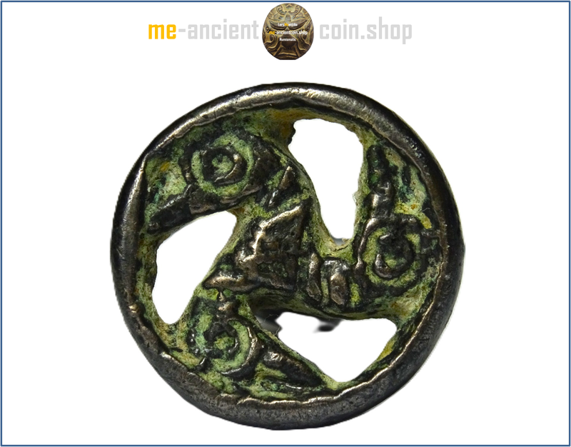 Roman Imperial, bronze stamp seal (2nd - 4th century AD) triskles of goose heads