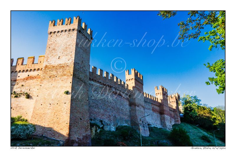 2024-04-12-0134 - Italie, Gradara - 3x2 grand