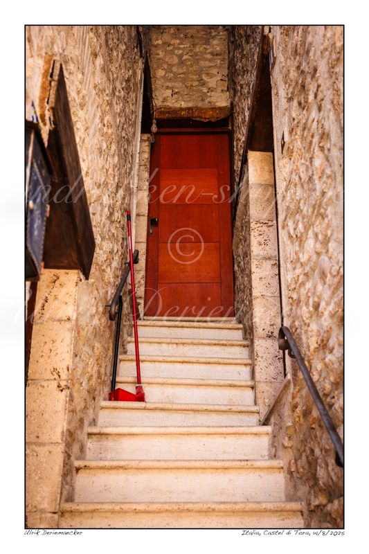 2025-08-14-0067 - Italie, Castel di Tora - 2x3 petit 2025-08-14-0067 - Italie, Castel di Tora - 2x3 petit