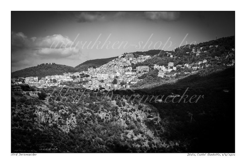 2025-08-03-0044 - Italie, Castel Gandolfo - 3x2 petit