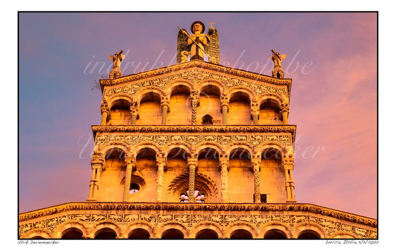 2022-11-11-0127 - Italie, Lucca - 3x2 petit