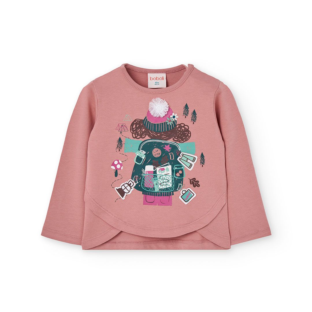 thsirt meisje met muts aan