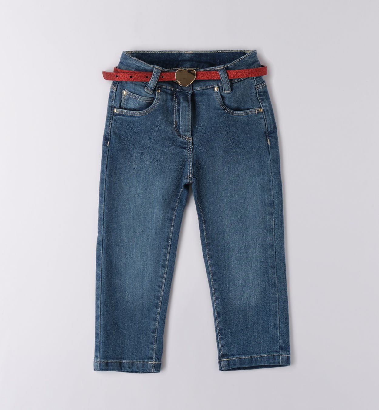 jeansbroek met rode riem