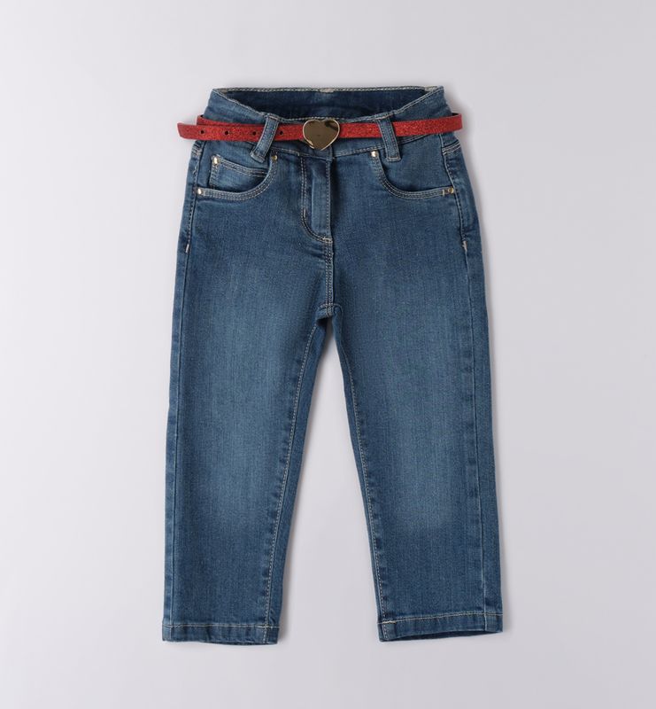 jeansbroek met rode riem