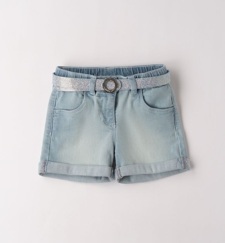 short met zilveren riem