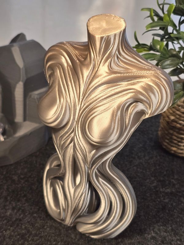 Weibliche Skulptur, 16 cm