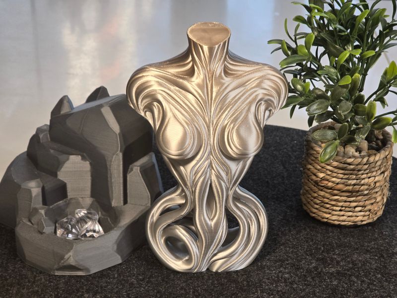 Weibliche Skulptur, 16 cm