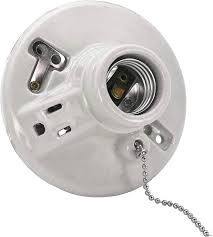 LAMPHOLDER - PULL-CHAIN W/ OUTLET - PORCELAIN